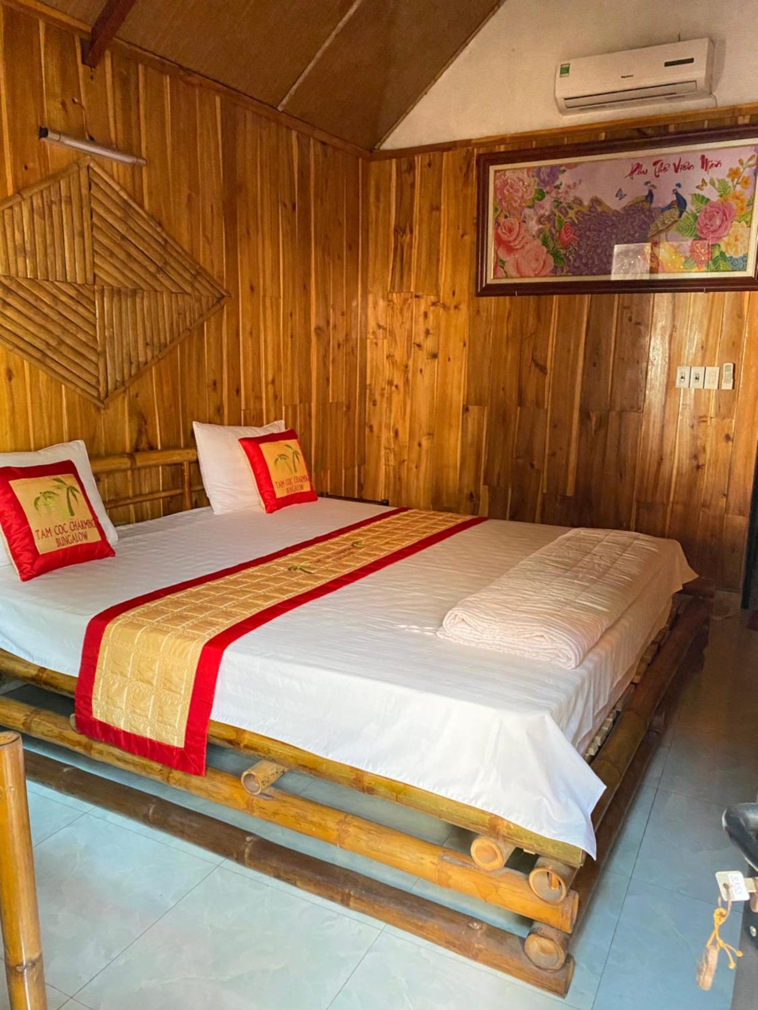 Bed and Breakfast Tam Coc Charming Bungalow Ниньбинь Экстерьер фото